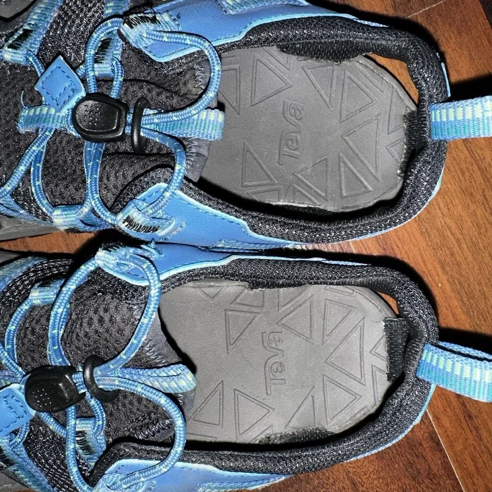 TEVA Manatee Water Youth Sandals Blue Graphite Size 4 Bungee Cord Lace‎ System